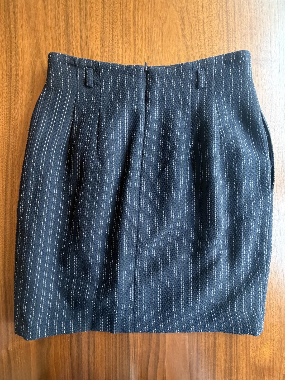 Vintage Dana Buchman Women's Black Wool Blend Striped Navy Mini Skirt - Size 4