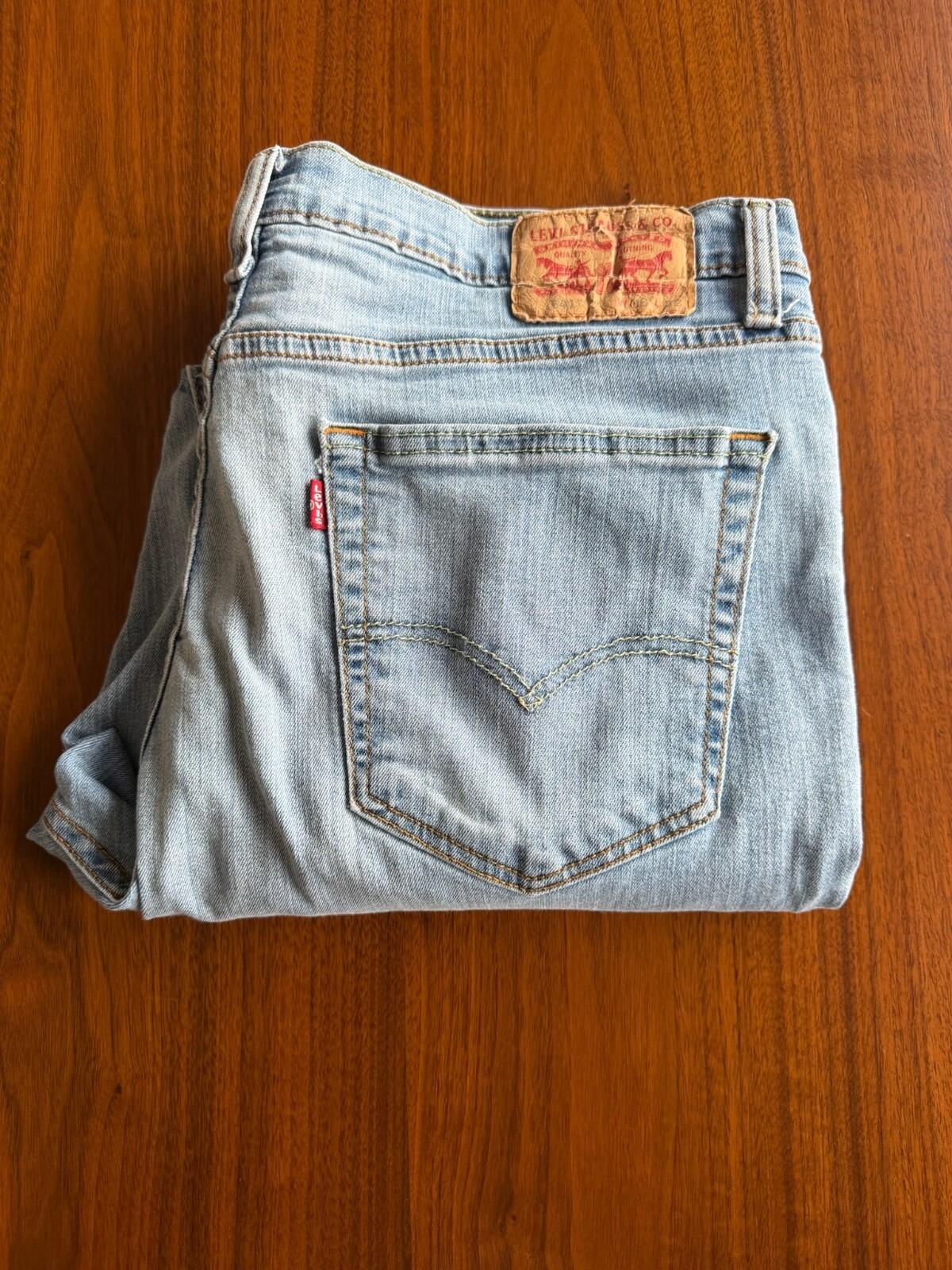 Vintage Levi's Men's 541 Taper Light Wash Jeans - 36x32