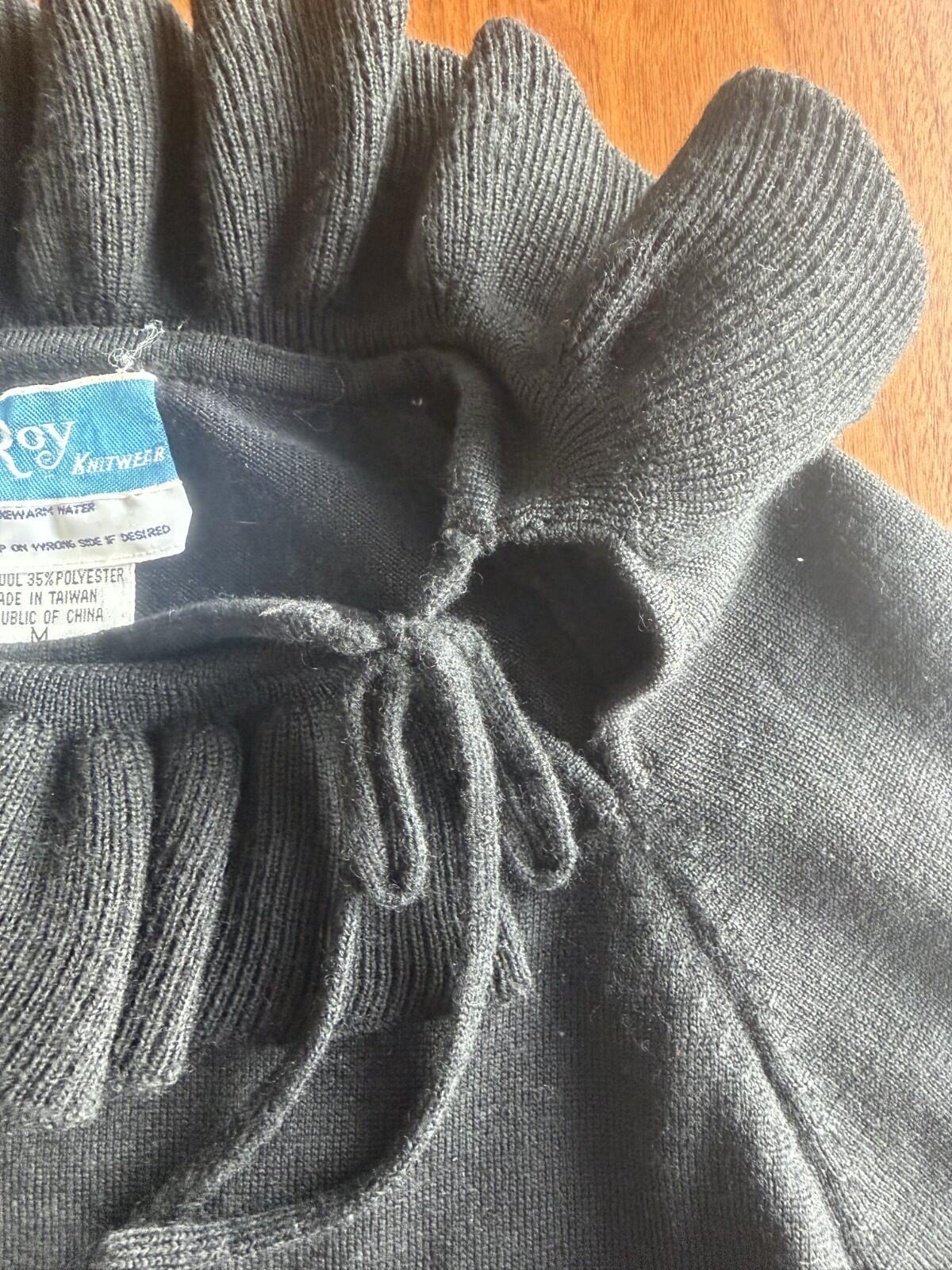 Vintage LeRoy Knitwear Women's Black Ruffle Collar Wool Blend Sweater - Size M