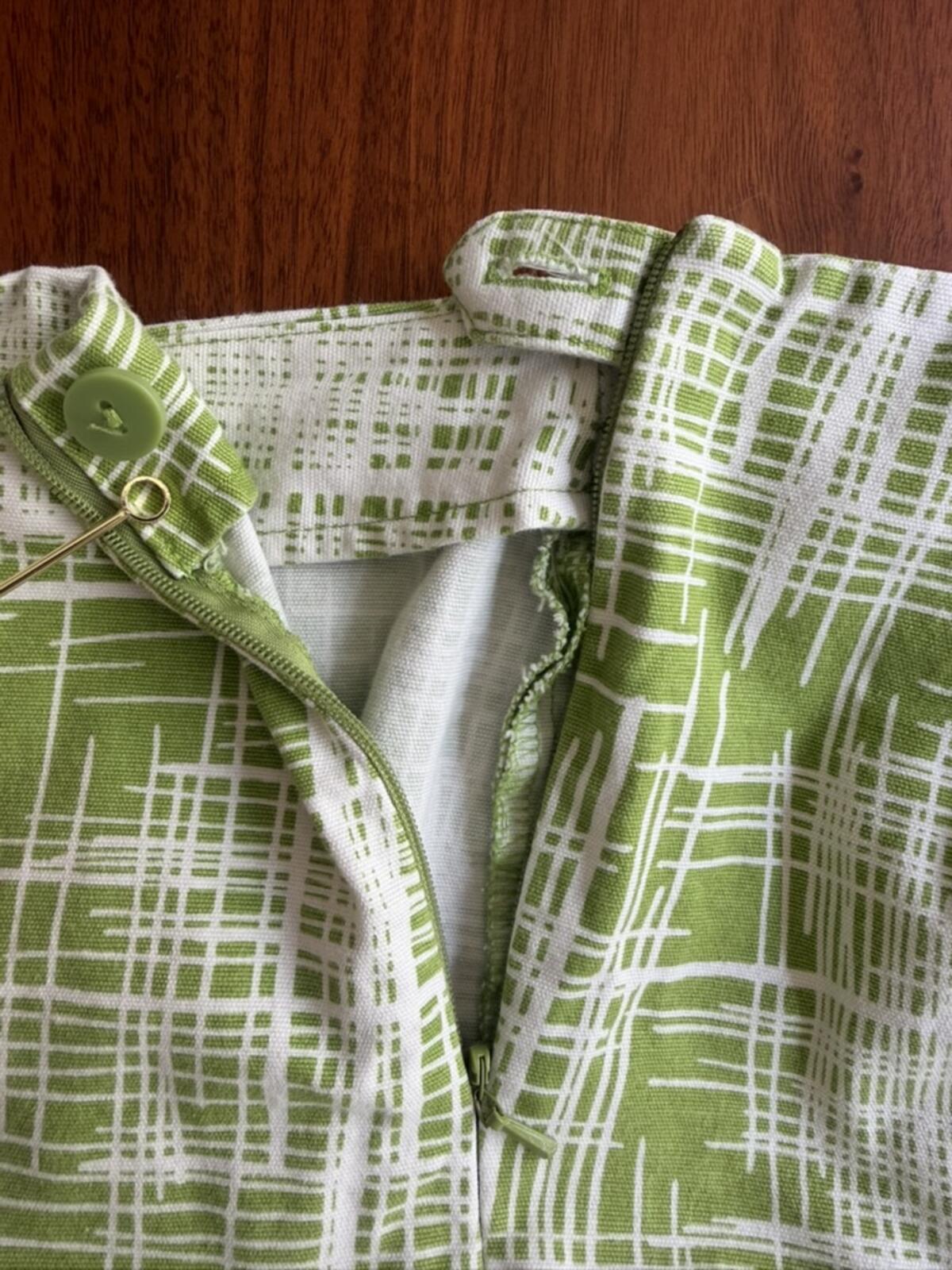 Talbots Women's Stretch Cotton Cropped Pants Green & White Pattern - Size 12