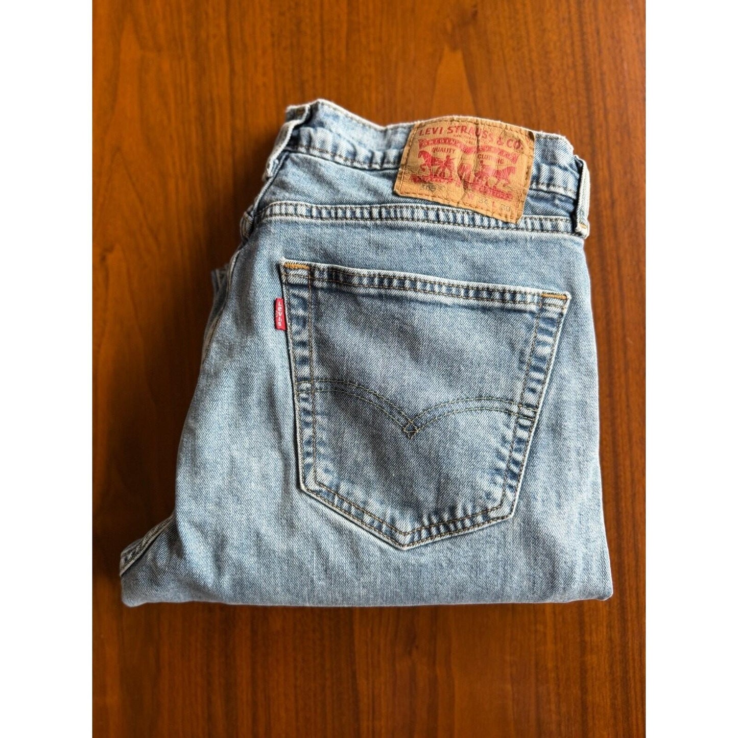 Vintage Men's Levi's 505 Regular Fit Light Wash Jeans - 34x30
