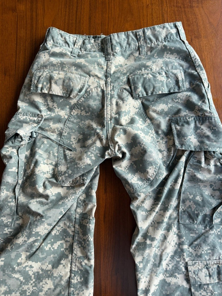 US Army ACU Digital Camo Combat Cargo Trousers - Size Small-Short