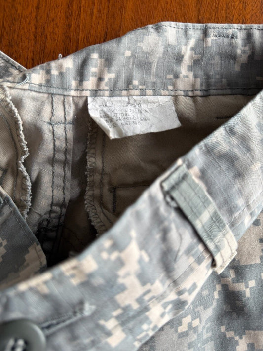 US Army ACU Digital Camo Combat Cargo Trousers - Size Small X-Short