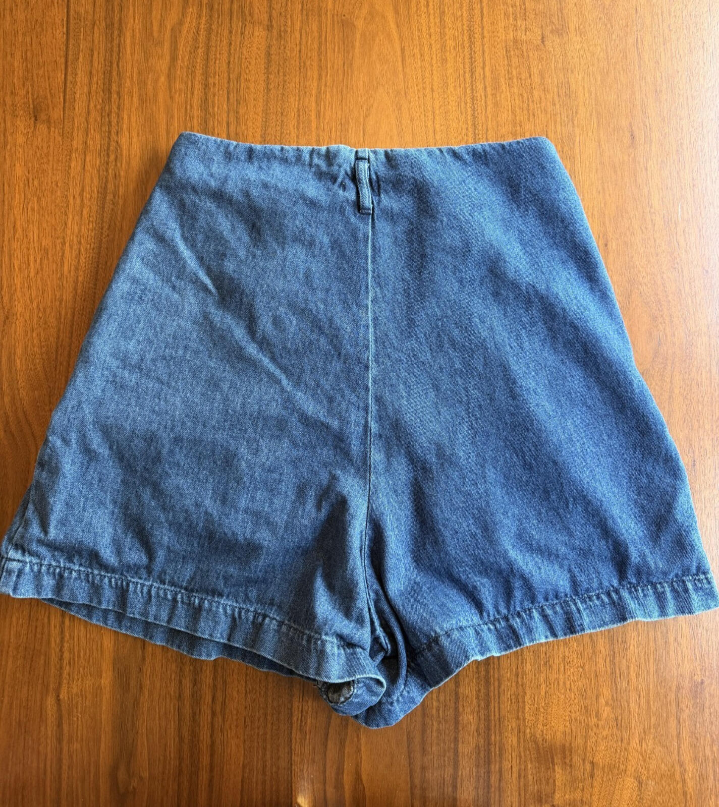 Nicla Women's Blue Denim Pleated High Waisted Shorts - Size 12