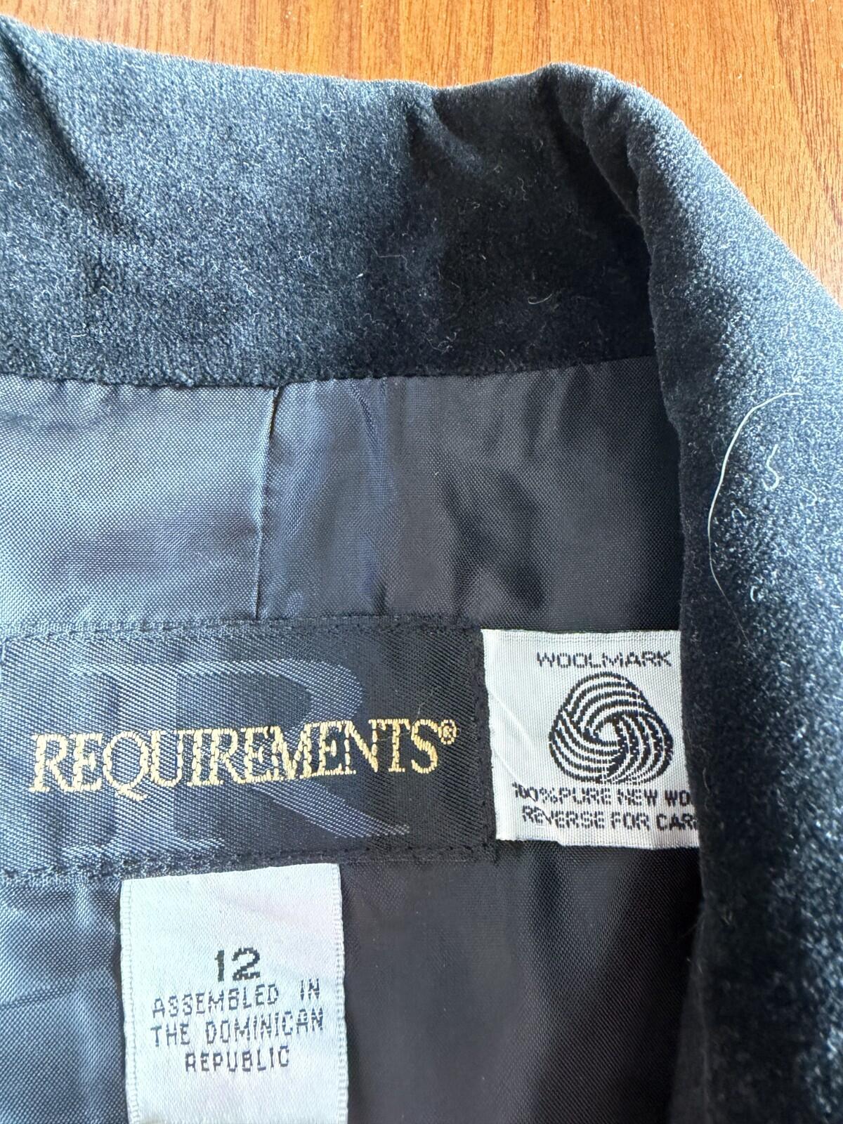 Vintage Requirements 100% Wool Blazer with Velvet Collar Black - Size 12
