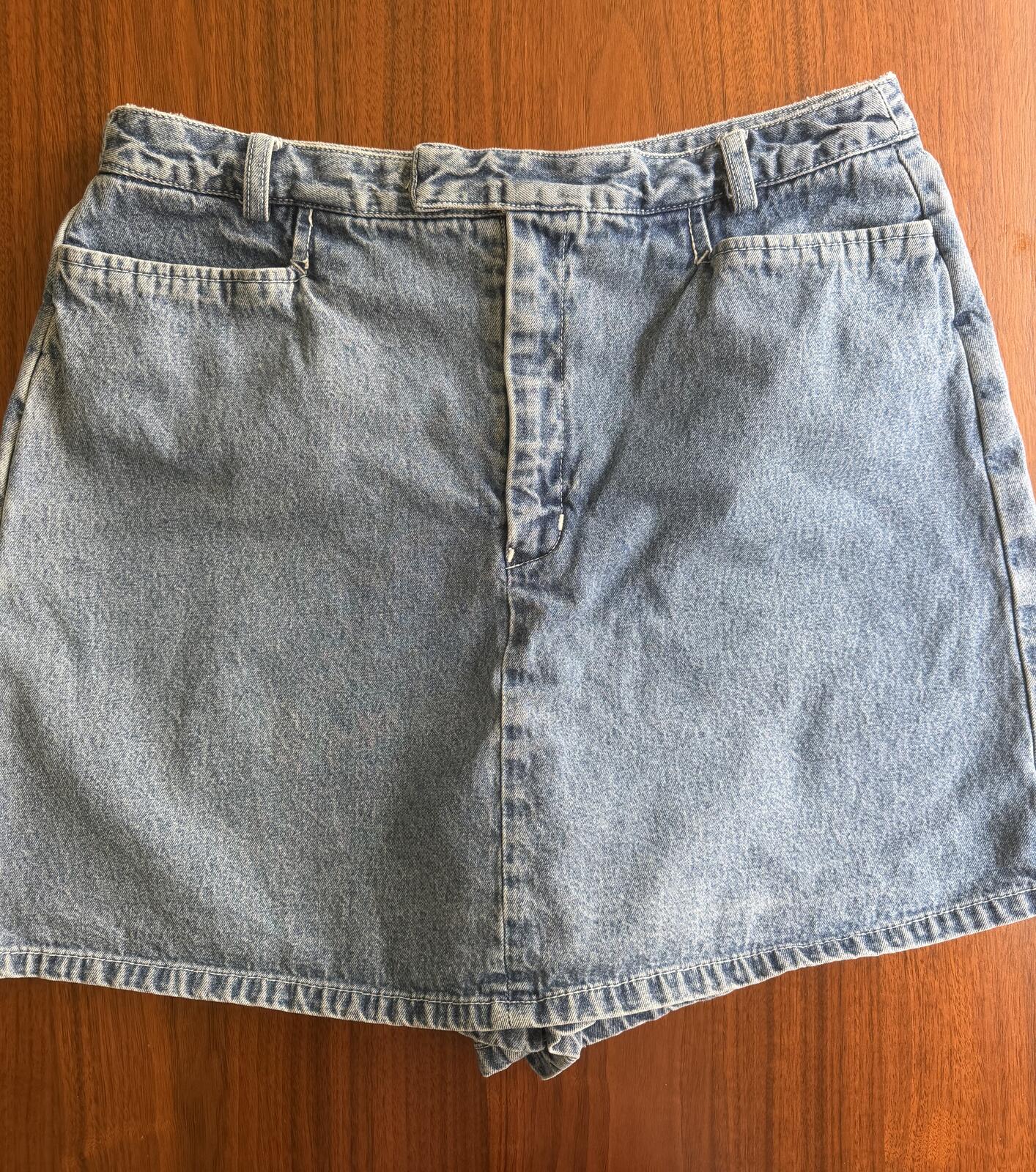 Tapemeasure Women's Light Blue Denim Skort with Hidden Shorts - Size 32