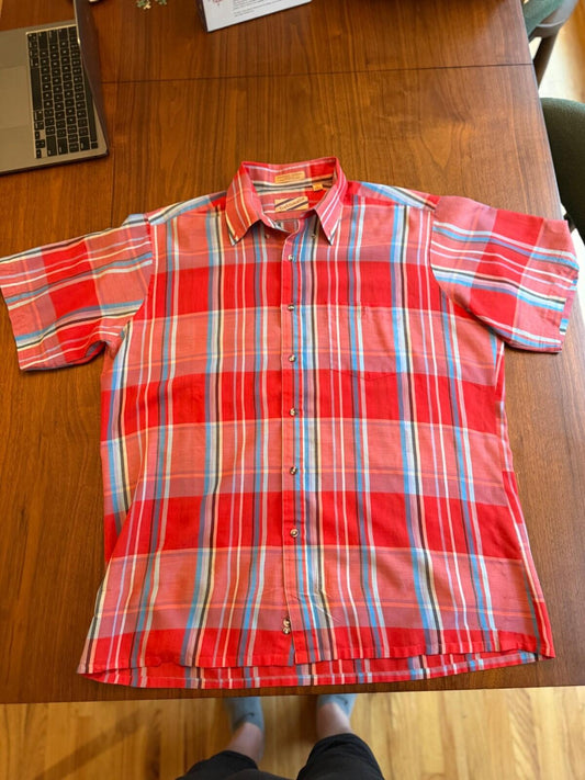 Vintage Traditionalist Men's Red and Blue Plaid Short Sleeve Button Down Shirt