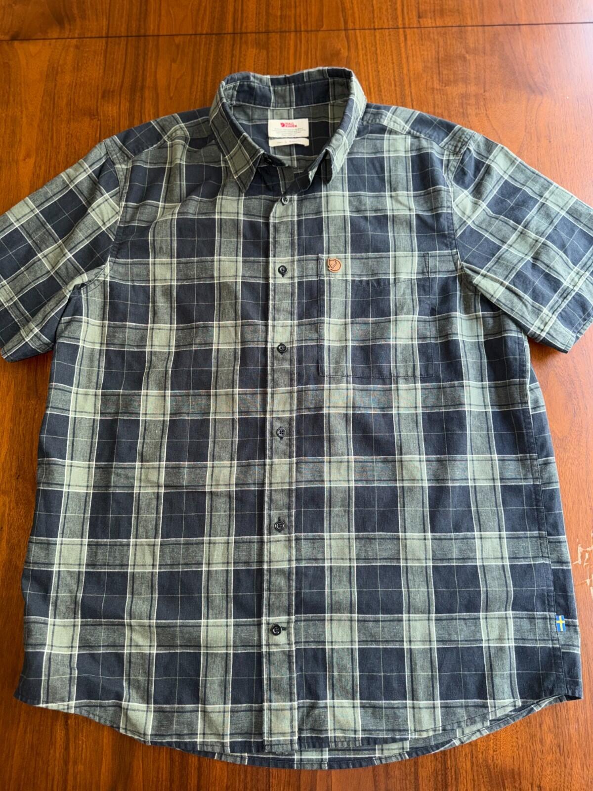Fjallraven Men's Ovik Travel Short Sleeve Plaid Shirt Patina Green/Dark Navy L