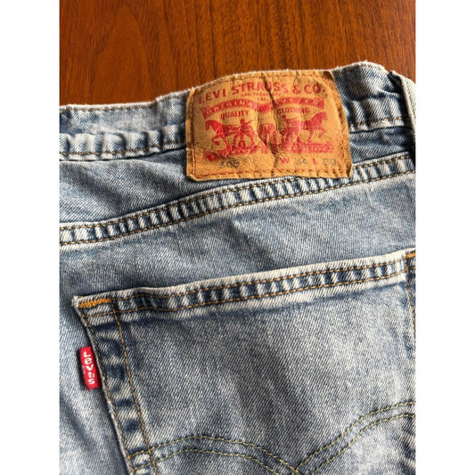 Vintage Men's Levi's 505 Regular Fit Light Wash Jeans - 34x30