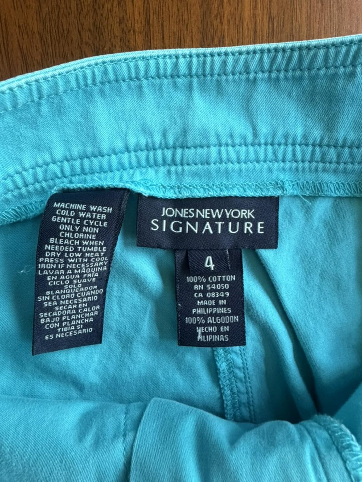Jones New York Signature Women's Turquoise Cotton Shorts - Size 4
