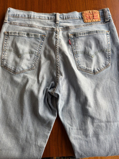 Vintage Levi's Men's 541 Taper Light Wash Jeans - 36x32