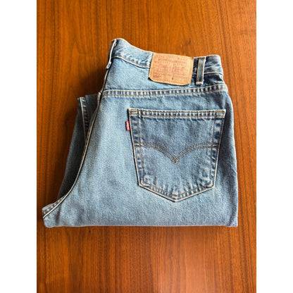 Vintage Levi's 550 Relaxed Fit Tapered Leg Jeans Light Wash 35x32
