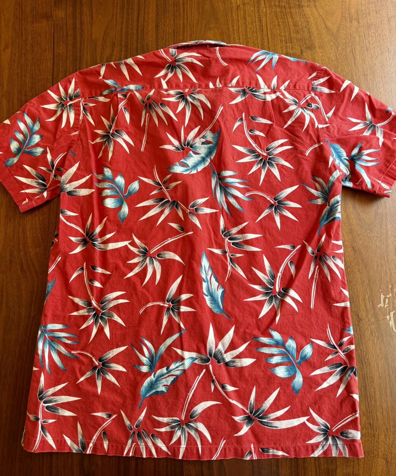Hawaii Blue Red Tropical Print Short Sleeve Button-Up Shirt - Size M