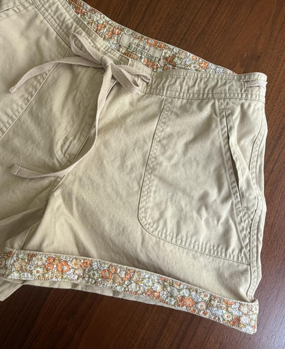 Natural Reflections Beige Cotton Casual Shorts with Floral Trim - Size 8