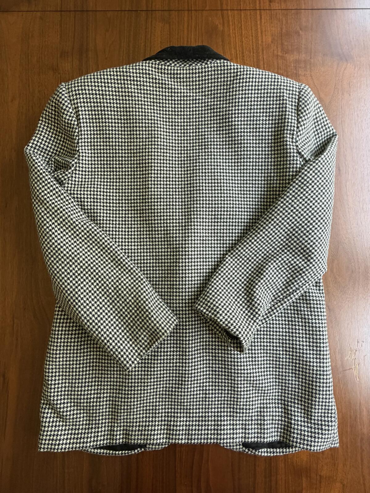 Sag Harbor Women's Black & White Houndstooth Blazer with Velvet Collar - Size 10