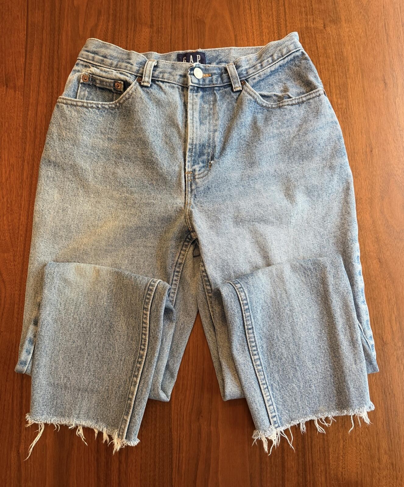 GAP Women's Light Wash Slim Fit Cropped Jeans Raw Frayed Hem - Size 8R