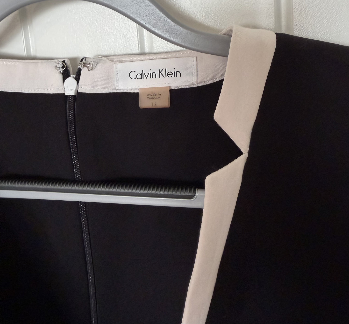 Calvin Klein Women's Black Sleeveless Sheath Dress with White Trim - Size 12