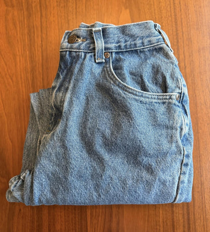 Vintage 90s Lee Light Wash High-Waisted Tapered Leg Mom Jeans - Size 6S