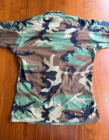 Vintage USAF M81 Woodland Camo BDU Combat Jacket with Patches - Size SR