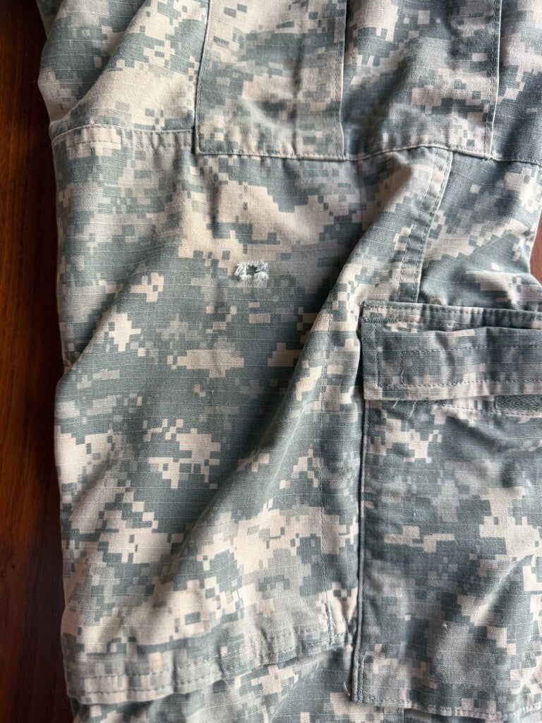 US Army ACU Digital Camo Combat Cargo Trousers - Size Small-Short